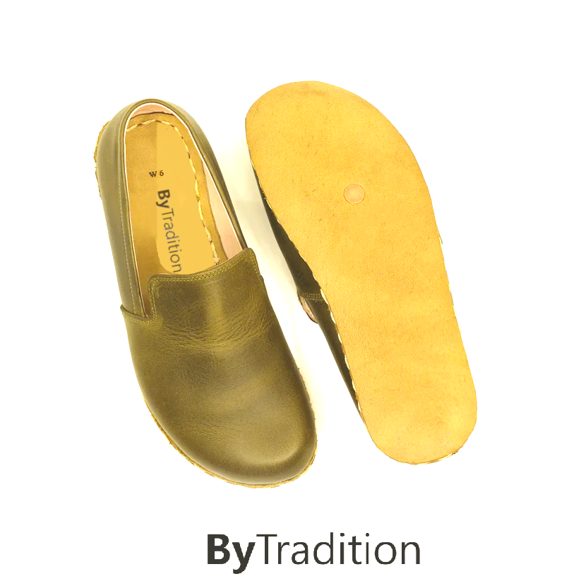 Klassischer Loafer – Kupferniete – Natürlich und individuell barfuß – Armeegrün
